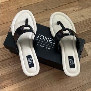 Jones New York Women's Black Patent Leather Sandals “Lauren” w/Memory Foam
